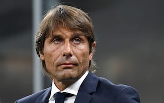 MILAN, ITALY - AUGUST 26:  Antonio Conte head coach of FC Internazionale looks on during the Serie A match between FC Internazionale and US Lecce at Stadio Giuseppe Meazza on August 26, 2019 in Milan, Italy.  (Photo by Alessandro Sabattini/Getty Images)