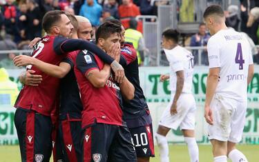 Cagliari show, è 3° posto! Fiorentina travolta 5-2