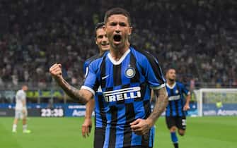 1164211254 Inter Milan's Italian midfielder Stefano Sensi celebrates after scoring during the Italian Serie A football match Inter Milan vs US Lecce on August 26, 2019 at the San Siro stadium in Milan. (Photo by Miguel MEDINA / AFP) (Photo credit should read MIGUEL MEDINA/AFP via Getty Images)