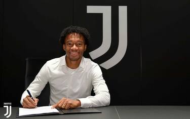 Juve, rinnova anche Cuadrado: firma fino al 2022