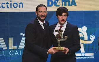 MILAN, ITALY - DECEMBER 02: Antonio Cabini gives to Sandro Tonali the best young player award during the 'Oscar del Calcio AIC' Italian Football Awards on December 2, 2019 in Milan, Italy. (Photo by Pier Marco Tacca/Getty Images)