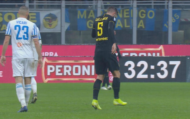 Il momento in cui Gagliardini si è fatto male al piede