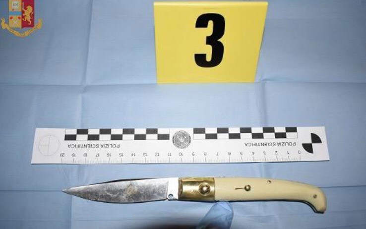 Il coltello usato per l'aggressione (Questura di Bologna)