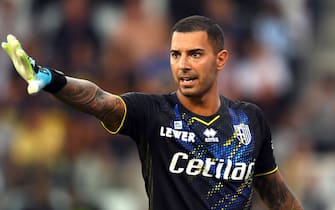 PARMA, ITALY - AUGUST 24: Luigi Sepe of Parma Calcio gestures during the Serie A match between Parma Calcio and Juventus at Stadio Ennio Tardini on August 24, 2019 in Parma, Italy. (Photo by Alessandro Sabattini/Getty Images)