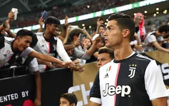 SINGAPORE, SINGAPORE - JULY 21: Cristiano Ronaldo of Juventus walks into the pitch prior to the International Champions Cup match between Juventus and Tottenham Hotspur at the Singapore National Stadium on July 21, 2019 in Singapore. (Photo by Yong Teck Lim/International Champions Cup/Getty Images)