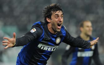 TURIN, ITALY - NOVEMBER 03:  Diego Milito of FC Internazionale Milano celebrates his second goal during the Serie A match between Juventus FC and FC Internazionale Milano at Juventus Arena on November 3, 2012 in Turin, Italy.  (Photo by Valerio Pennicino/Getty Images)