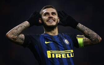 Inter Milan's forward Mauro Emanuel Icardi from Argentina celebrates after scoring during the Italian Serie A football match Inter Milan Vs Crotone on November 6, 2016 at the 'San Siro Stadium' in Milan.  / AFP / MARCO BERTORELLO        (Photo credit should read MARCO BERTORELLO/AFP via Getty Images)