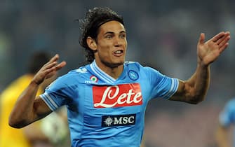 NAPLES, ITALY - MAY 05:  Edinson Cavani of Napoli celebrates after scoring the opening goal during the Serie A match between SSC Napoli and FC Internazionale Milano at Stadio San Paolo on May 5, 2013 in Naples, Italy.  (Photo by Giuseppe Bellini/Getty Images)