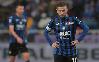 BERGAMO, ITALY - NOVEMBER 03:  Alejandro Gomez of Atalanta BC shows his dejection after hits the crossbar during the Serie A match between Atalanta BC and Cagliari Calcio at Gewiss Stadium on November 3, 2019 in Bergamo, Italy.  (Photo by Emilio Andreoli/Getty Images)