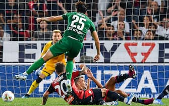 GENOA, ITALY - SEPTEMBER 01: Federico Chiesa of Fiorentina hits the post during the Serie A match between Genoa CFC and ACF Fiorentina at Stadio Luigi Ferraris on September 1, 2019 in Genoa, Italy. (Photo by Paolo Rattini/Getty Images)