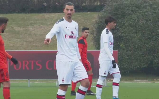 Ibrahimovic Il Gol In Amichevole E L Abbraccio Dei Tifosi Le Foto Della Giornata Sky Sport