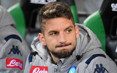 REGGIO NELL'EMILIA, ITALY - DECEMBER 22:  Dries Mertens of SSC Napoli looks on during the Serie A match between US Sassuolo and SSC Napoli at Mapei Stadium - Citta del Tricolore on December 22, 2019 in Reggio nell'Emilia, Italy  (Photo by Alessandro Sabattini/Getty Images)