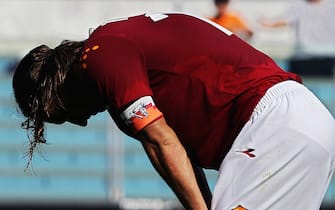 ROME, Italy:  AS Roma's captain Francesco Totti reacts at end of their Italian serie A football match against Udinese at Olympic stadium in Rome, 11 September 2005. Roma lost 0-1. AFP PHOTO / Patrick HERTZOG  (Photo credit should read Patrick HERTZOG/AFP via Getty Images)