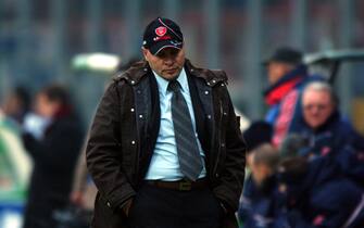 ©BELFIORE/LAPRESSE
30-NOVEMBRE-2003 PERUGIA
SPORT - CALCIO
CAMPIONATO SERIE A TIM 2003-2004 PERUGIA EMPOLI
NELLA FOTO:L'AMAREZZA DI SERSE COSMI PER LA MANCATA VITTORIA