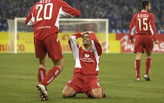GELSENKIRCHEN - FEBRUARY 1:  Tomasz Klos and Dimitrios Grammozis of Kaiserlautern celebrate the equalising goal during the Bundesliga match between FC Schalke 04 and FC Kaiserlautern at The Arena AufSchalke on February 1, 2003 in Gelsenkirchen,  Germany. (Photo by Stuart Franklin/Getty Images)