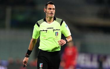 FLORENCE, ITALY - DECEMBER 15: Maurizio Mariani referee during the Serie A match between ACF Fiorentina and FC Internazionale at Stadio Artemio Franchi on December 15, 2019 in Florence, Italy.  (Photo by Gabriele Maltinti/Getty Images)