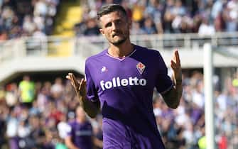 FLORENCE, ITALY - OCTOBER 15: Cyril Thereau of ACF Fiorentina celebrates after scoring his second goal during the Serie A match between ACF Fiorentina and Udinese Calcio at Stadio Artemio Franchi on October 15, 2017 in Florence, Italy.  (Photo by Gabriele Maltinti/Getty Images)