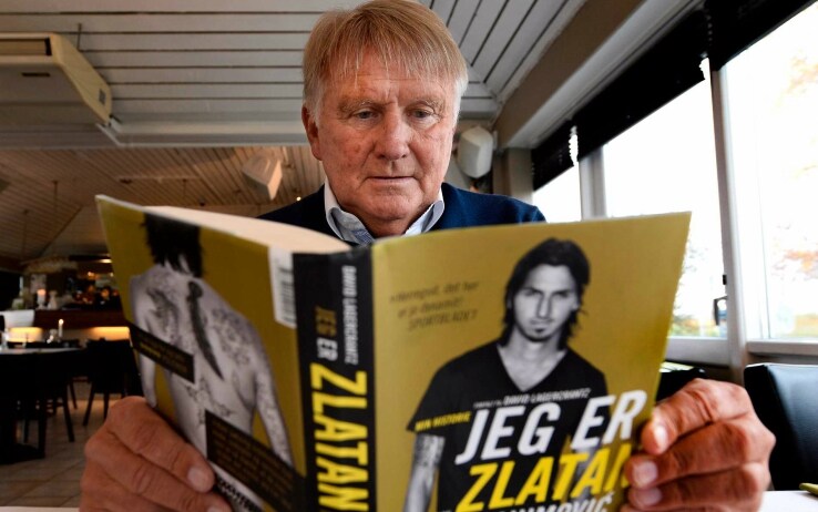 Olsen legge la biografia di Ibra Olsen legge la biografia di Ibra
