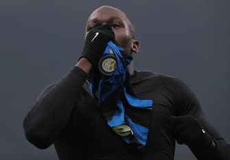 MILAN, ITALY - FEBRUARY 09:  Romelu Lukaku of FC Internazionale celebrates his goal during the Serie A match between FC Internazionale and AC Milan at Stadio Giuseppe Meazza on February 9, 2020 in Milan, Italy.  (Photo by Emilio Andreoli/Getty Images)