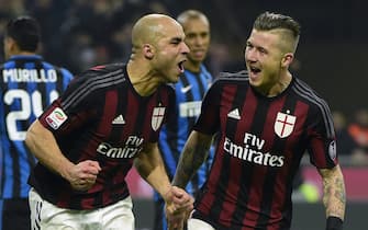 AC Milan's Brazilian defender Alex (L) celebrates with teammates after scoring a goal during the Italian Serie A football match between AC Milan and Inter Milan on January 31, 2016 at the San Siro Stadium stadium in Milan. / AFP / OLIVIER MORIN        (Photo credit should read OLIVIER MORIN/AFP via Getty Images)