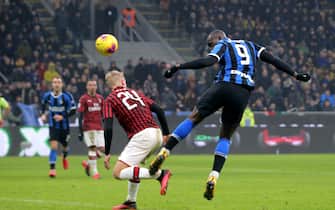 MILAN, ITALY - FEBRUARY 09: Romelu Lukaku of FC Internazionale scoring his goal ,during the Serie A match between FC Internazionale and  AC Milan at Stadio Giuseppe Meazza on February 9, 2020 in Milan, Italy. (Photo by MB Media/Getty Images)