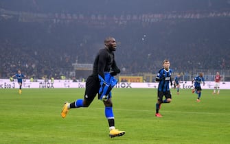 MILAN, ITALY - FEBRUARY 9: Romelu Lukaku of FC Internazionale Milano, celebrates his goal the 4-2 during the Italian Serie A   match between Internazionale v AC Milan at the San Siro on February 9, 2020 in Milan Italy (Photo by Mattia Ozbot/Soccrates/Getty Images)
