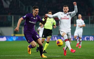 Rebic non basta: la Viola in 10 riprende il Milan