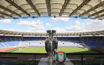 609737312 ROME, ITALY - SEPTEMBER 22: A general view of UEFA Euro Trophy in the Stadio Olimpico during the UEFA Euro Roma 2020 Official Logo unveiling at Palazzo delle Armi on September 22, 2016 in Rome, Italy. (Photo by Paolo Bruno/Getty Images)