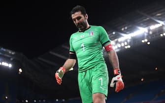 937479836 MANCHESTER, ENGLAND - MARCH 23: Gianluigi Buffon of Italy looks on during the International Friendly match between Italy and Argentina at Etihad Stadium on March 23, 2018 in Manchester, England. (Photo by Laurence Griffiths/Getty Images)