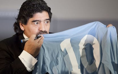 Maradona difende l'Italia: "Sono con voi"