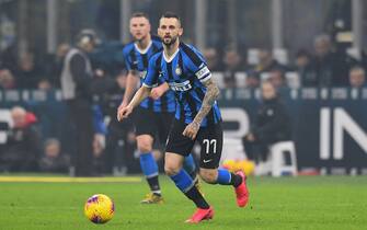MILAN, ITALY - FEBRUARY 09:  Marcelo Brozovic of FC Internazionale in action during the Serie A match between FC Internazionale and  AC Milan at Stadio Giuseppe Meazza on February 9, 2020 in Milan, Italy.  (Photo by Alessandro Sabattini/Getty Images)