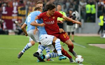 ROME, ITALY - SEPTEMBER 01:  Luiz Felipe Ramos Marchi of SS Lazio compete for the ball with NicolÂ˜ Zaniolo of AS Roma during the Serie A match between SS Lazio and AS Roma at Stadio Olimpico on September 1, 2019 in Rome, Italy.  (Photo by Marco Rosi/Getty Images)