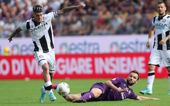 FLORENCE, ITALY - OCTOBER 06: Milan Badelj of ACF Fiorentina battles for the ball with Rodrigo De Paul of Udinese Calcio during the Serie A match between ACF Fiorentina and Udinese Calcio at Stadio Artemio Franchi on October 6, 2019 in Florence, Italy.  (Photo by Gabriele Maltinti/Getty Images)