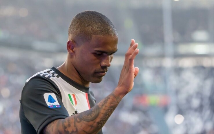 Coronavirus Juve Douglas Costa Lascia Torino E Torna In Brasile