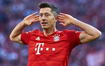 MUNICH, GERMANY - OCTOBER 26: Robert Lewandowski of FC Bayern Muenchen celebrates after scoring his team's second goal during the Bundesliga match between FC Bayern Muenchen and 1. FC Union Berlin at Allianz Arena on October 26, 2019 in Munich, Germany. (Photo by TF-Images/Getty Images)