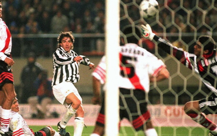 All'81' Del Piero segna il gol vittoria contro il River Plate che vale la Coppa Intercontinentale All'81' Del Piero segna il gol vittoria contro il River Plate che vale la Coppa Intercontinentale