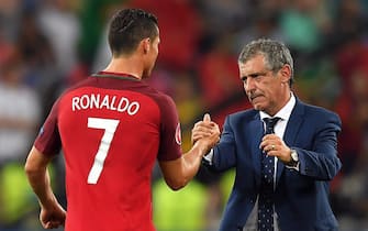 FRANCE SOCCER UEFA EURO 2016 epa05400468 Portugal's head coach Fernando Santos (R) celebrates with Cristiano Ronaldo (L) after the penalty shootout of the UEFA EURO 2016 quarter final match between Poland and Portugal at Stade Velodrome in Marseille, France, 30 June 2016. Portugal won 5-3 on penalties.
(RESTRICTIONS APPLY: For editorial news reporting purposes only. Not used for commercial or marketing purposes without prior written approval of UEFA. Images must appear as still images and must not emulate match action video footage. Photographs published in online publications (whether via the Internet or otherwise) shall have an interval of at least 20 seconds between the posting.) EPA/PETER POWELL EDITORIAL USE ONLY