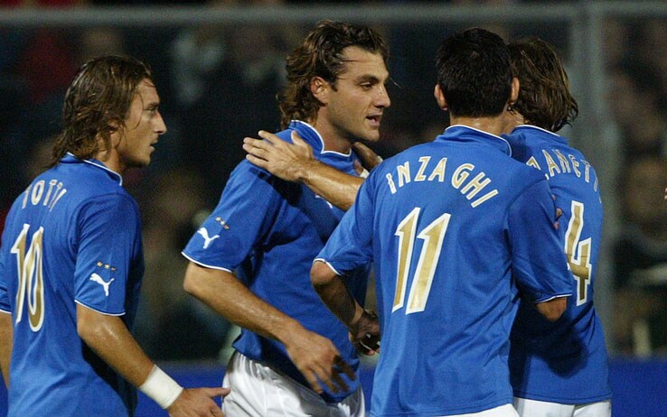 Vieri e Inzaghi, amici e compagni di Nazionale, esultano dopo la rete di Bobo all'Azerbaijan. La partita finirà 4-0 per gli Azzurri, con Inzaghi autore di una doppietta grazie al suo "piano" per non essere sostituito Vieri-Inzaghi