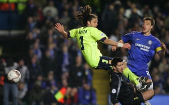 LONDON, United Kingdom:  Barcelona's Thiago Motta (L) scores an own goal against Chelsea during a Champions League game at Stamford Bridge in London, 22 February 2006. Barcelona won the game 2-1. AFP PHOTO/LLUIS GENE  (Photo credit should read LLUIS GENE/AFP via Getty Images)