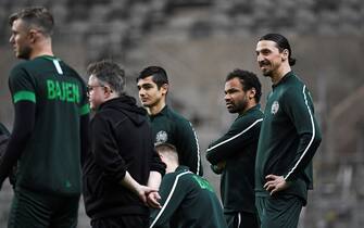AC Milan's Swedish forward Zlatan Ibrahimovic (R) takes part in a training session of Swedish league team Hammarby IF at Tele 2 Arena on April 17, 2020 in Stockholm. (Photo by Jonathan NACKSTRAND / AFP) (Photo by JONATHAN NACKSTRAND/AFP via Getty Images)