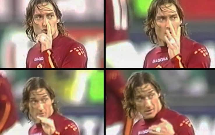 Il famoso gesto di Totti al termine di Roma-Juve del febbraio 2004