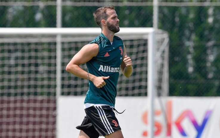 Pjanic durante una sessione di allenamento alla Continassa (Foto Instagram @Pjanic)