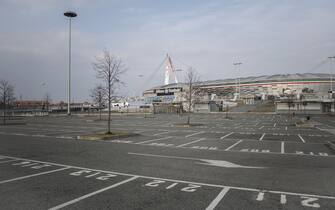 Juventus Stadium chiuso per emergenza coronavirus Foto LaPresse/Marco Alpozzi
01 Marzo 2020 Torino (Italia)
sport
calcio
L\'Allianz Stadium, lo stadio della Juventus in cui avrebbe dovuto svolgersi il match di Serie A Juventus Vs Inter, rinviato al 13 Maggio 2020 per l\'emergenza Coronavirus in Italia
Nella foto: Il parcheggio dell\'Allianz Stadium vuoto
Photo LaPresse/Marco Alpozzi
March 01, 2020 Turin (Italy)
sport
soccer
Allianz Stadium, where a Serie A soccer match between Juventus and Inter was supposed to take place but was instead postponed to May 13, 2020
In the pic: Allianz Stadium empty park