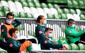 epa08430815 Players of Werder Bremen wearing protective face masks sit on the bench during the German Bundesliga soccer match between SV Werder Bremen and Bayer 04 Leverkusen in Bremen, Germany, 18 May 2020. The German Bundesliga and Second Bundesliga is the first professional league to resume the season after the nationwide lockdown due to the ongoing coronavirus COVID-19 pandemic. All matches until the end of the season will be played behind closed doors.  EPA/STUART FRANKLIN / POOL ATTENTION: The DFL regulations prohibit any use of photographs as image sequences and/or quasi-video.
