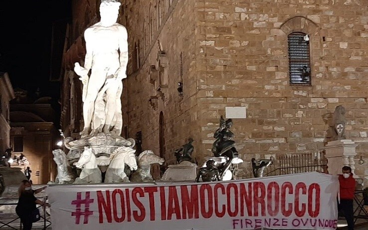 Striscioni a sostegno di Commisso in Piazza della Signoria