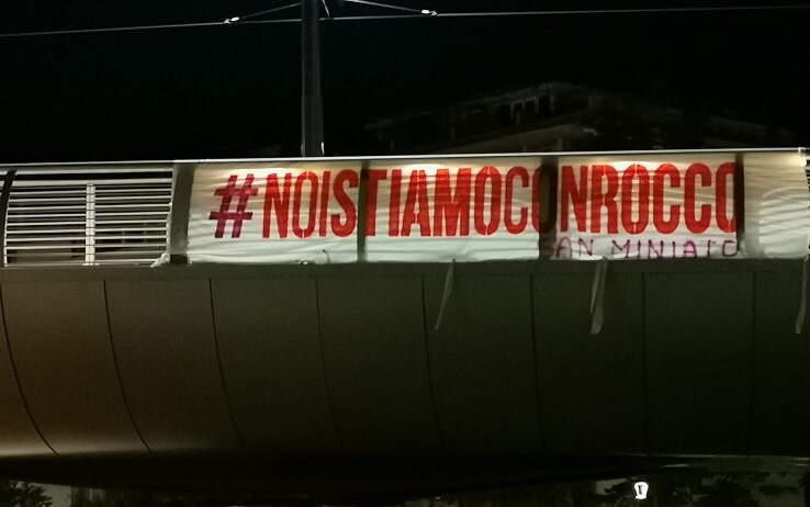 Gli striscioni a sostegno del progetto stadio e di Commisso a Firenze