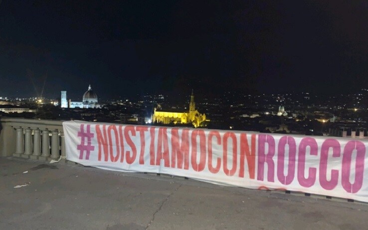 Striscioni dei tifosi della Fiorentina in Piazzale Michelangelo