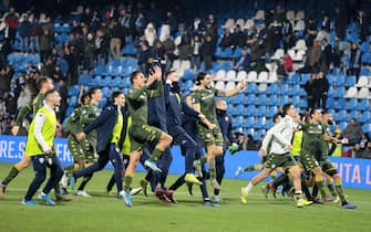 Brescia's players celebrate the victory with their supporters at the end of the Italian Serie A soccer match SPAL vs Brescia Calcio at Paolo Mazza stadium in Ferrara, Italy, 8 December 2019. ANSA/ELISABETTA BARACCHI