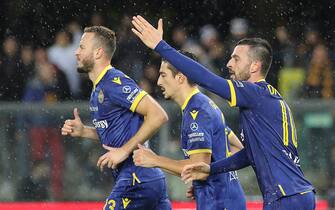 Foto Paola Garbuio/LaPresse 
24 novembre 2019 Verona, Italia 
sport calcio 
Hellas Verona vs Fiorentina - Campionato di calcio Serie A TIM 2019/2020 - stadio Bentegodi . 
Nella foto:  esultanza di samuel di carmine gol 1-0

Photo Paola Garbuio/LaPresse 
November 24, 2019 Verona, Italy 
sport soccer 
Hellas Verona vs Fiorentina - Italian Football Championship League A TIM 2019/2020 - Bentegodi stadium. 
In the pic: samuel di carmine's celebration goal 1-0