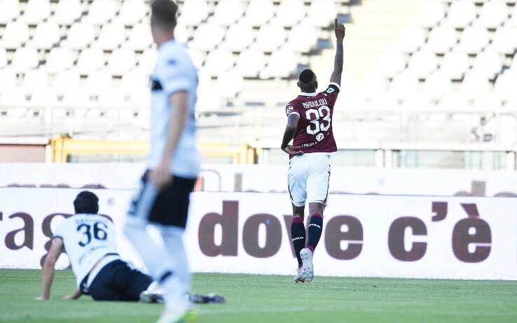 Al 15' un colpo di testa del difensore granata sugli sviluppi di un angolo porta in vantaggio il Torino contro il Parma